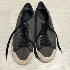 Men’s Penguin laced sneakers size 11